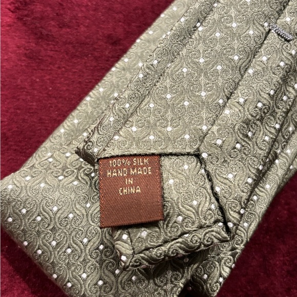 Tasa Elba 100% silk men’s tie in a khaki color - Picture 4 of 4
